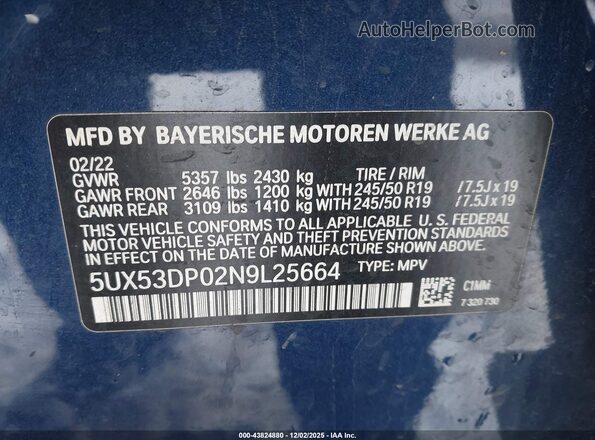 5UX53DP02N9L25664 2022 BMW X3 Blue Vista del compartimento del motor