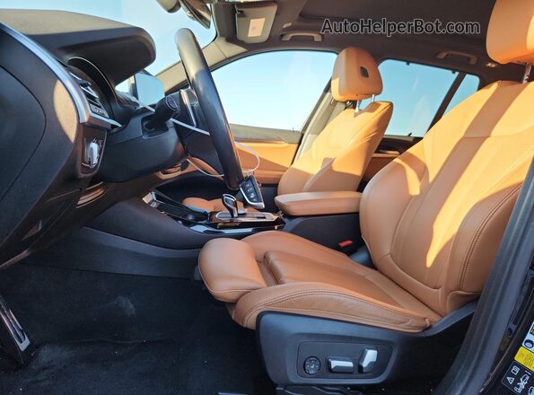5UX53DP07P9S13705 2023 BMW X3 Black წინა სალონის ხედი