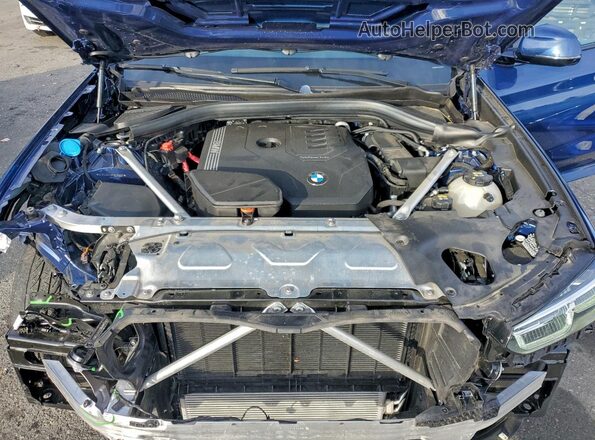 5UX53DP08N9J31592 2022 BMW X3 Blue Vista del compartimento del motor