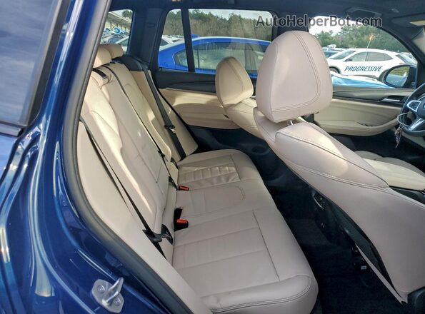 5UX53DP08N9J31592 2022 BMW X3 Blue Vista interior trasera