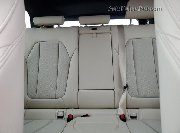 5UX53DP08N9K62621 2022 BMW X3 Maroon Widok tylnych siedzeń