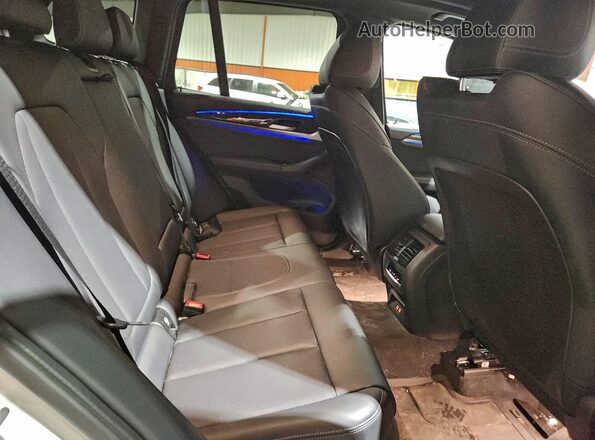 5UX53DP08N9L43909 2022 BMW X3 Белый Вид задней части салона