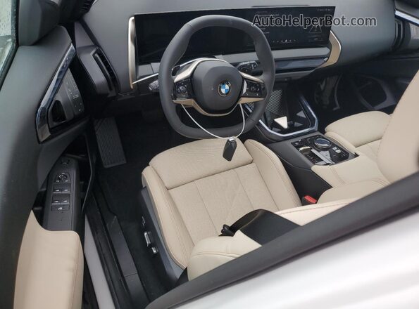 5UX53GP09S9043549 2025 BMW X3 White Առջևի վահանակի տեսք