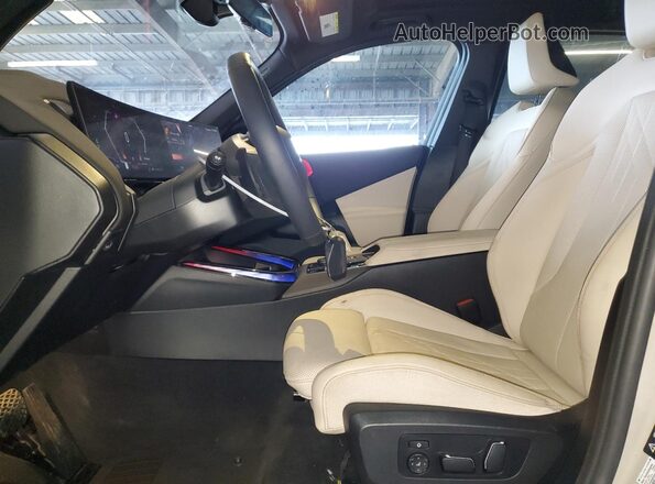 5UX53GP0XS9Y52736 2025 BMW X3 Beige Вид салону спереду