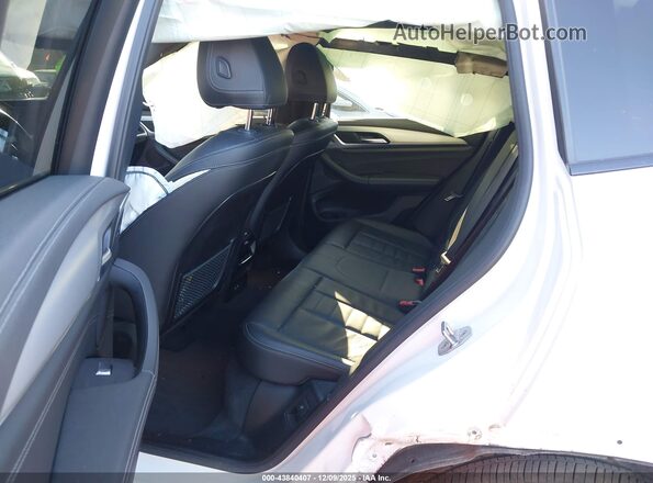 5UX83DP04N9K35610 2022 BMW X3 White VIN կոդի պիտակի տեսք