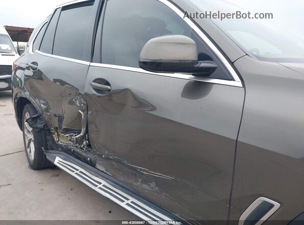 5UXCR4C07L9B02709 2020 BMW X5 Green Front view