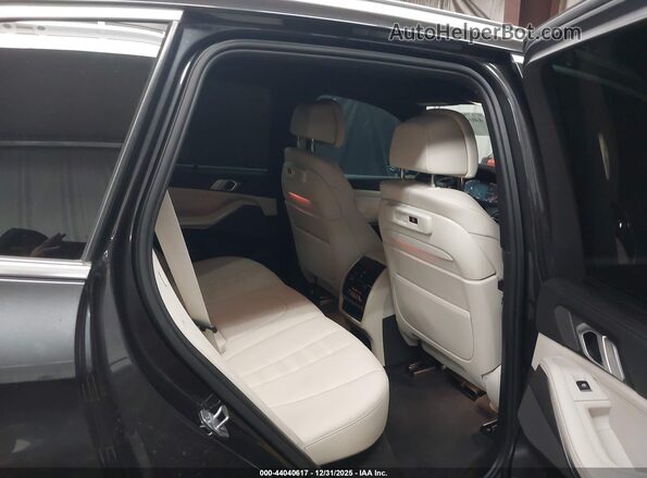 5UXCR6C01LLL76581 2020 BMW X5 Black Вид наклейки з VIN-кодом