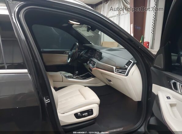 5UXCR6C01LLL76581 2020 BMW X5 Black Вид салону спереду