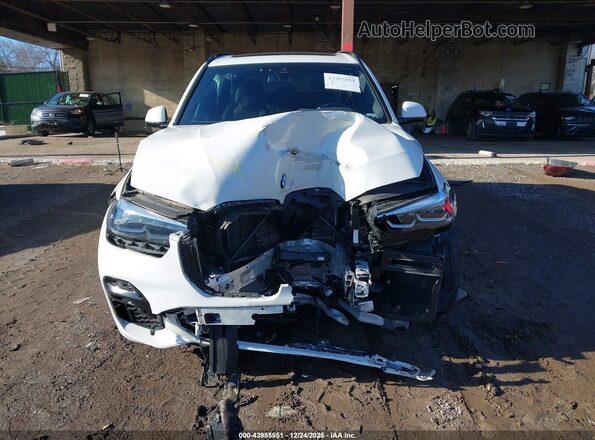 5UXCR6C01N9J47625 2022 BMW X5 White ხელსაწყოთა პანელის ხედი