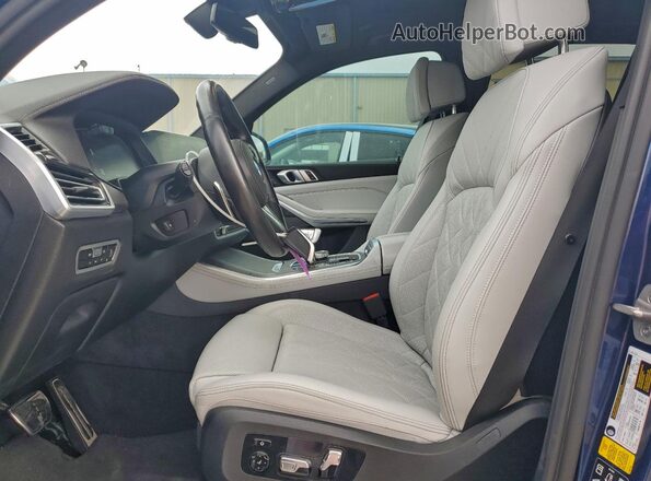 5UXCR6C0XP9N85532 2023 BMW X5 Blue Widok wnętrza z przodu