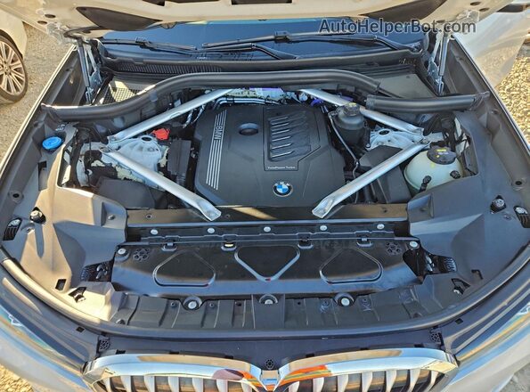 5UXCW2C00M9H05094 2021 BMW X7 White ძრავის განყოფილების ხედი