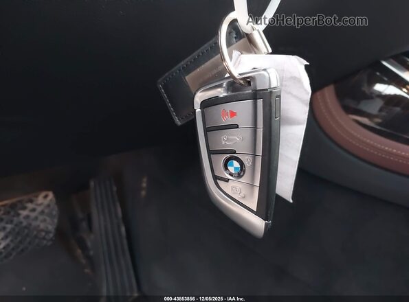 5UXCW2C01M9E40492 2021 BMW X7 Black Առջևի վահանակի տեսք