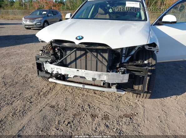 5UXCW2C02L9A03003 2020 BMW X7 White 