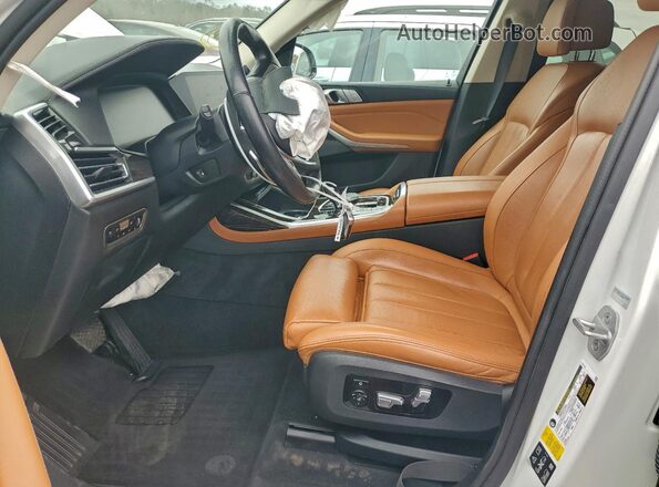 5UXCW2C02M9E17318 2021 BMW X7 White Vista interior delantera