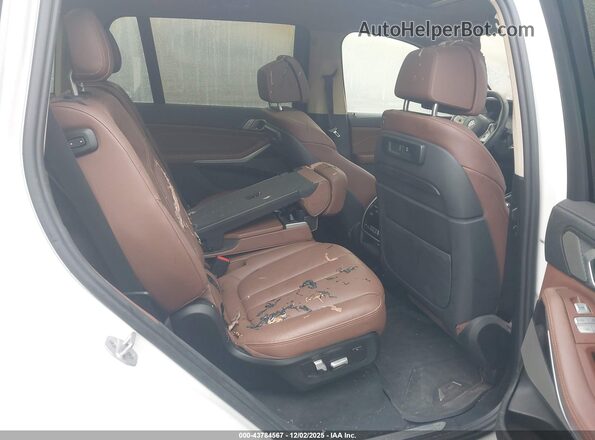 5UXCW2C02M9E98241 2021 BMW X7 White Vista de la etiqueta del VIN