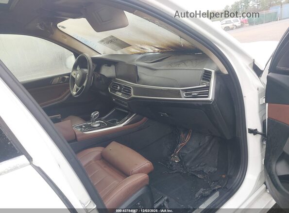 5UXCW2C02M9E98241 2021 BMW X7 White Vista frontal