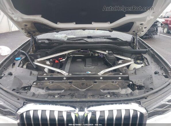 5UXCW2C02M9E98241 2021 BMW X7 White Vista trasera