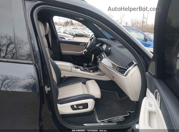 5UXCW2C02M9G00007 2021 BMW X7 Черный Вид салона спереди