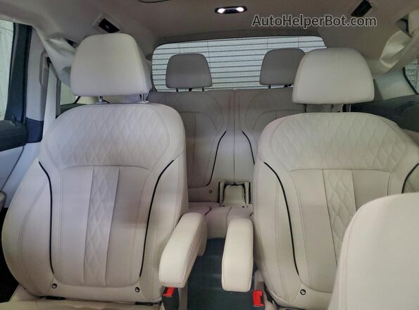 5UXCW2C02N9L52050 2022 BMW X7 White Հետևի նստատեղերի տեսք