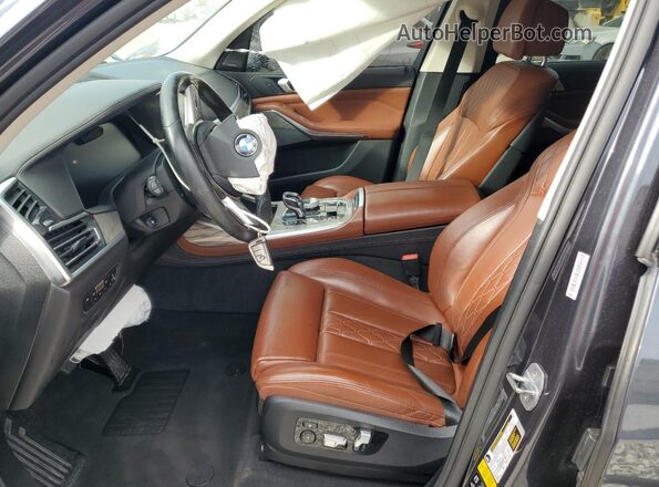 5UXCW2C03N9L14228 2022 BMW X7 Gray Vista interior delantera