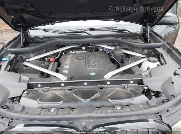 5UXCW2C05N9K98484 2022 BMW X7 Black Widok z tyłu