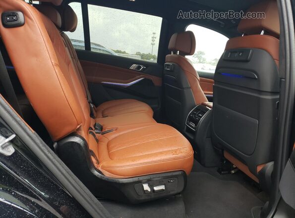5UXCW2C05N9N02538 2022 BMW X7 Charcoal Вид задньої частини салону