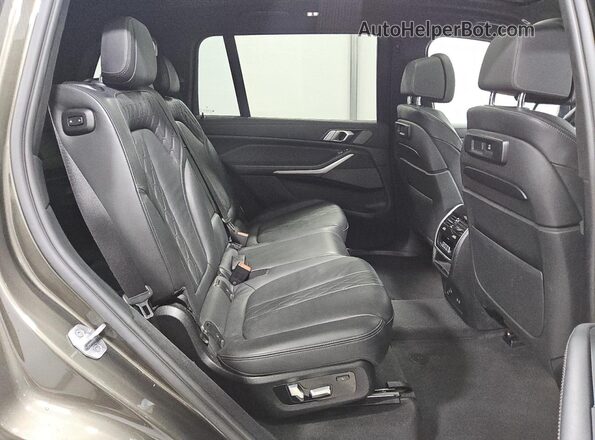 5UXCW2C06M9G93520 2021 BMW X7 Зеленый Вид задней части салона