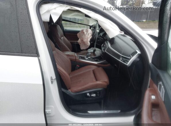 5UXCW2C06N9K70662 2022 BMW X7 Белый 