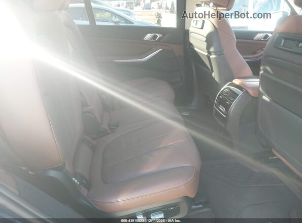 5UXCW2C06N9L19603 2022 BMW X7 Blue Vista de la etiqueta del VIN