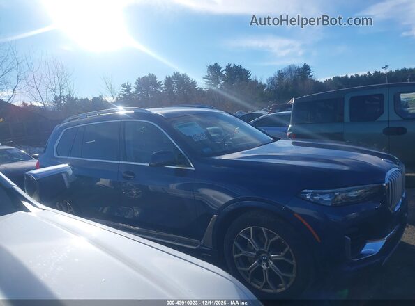 5UXCW2C06N9L19603 2022 BMW X7 Blue Vista interior trasera