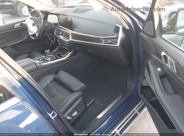 5UXCW2C07L9A03689 2020 BMW X7 Синий Вид салона спереди