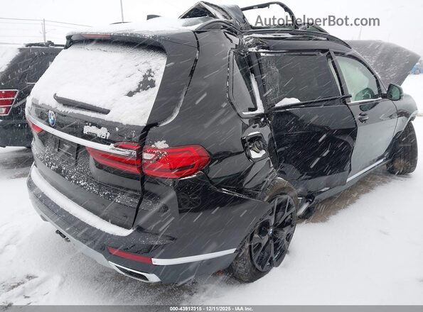 5UXCW2C07M9G50885 2021 BMW X7 Black Widok z przodu