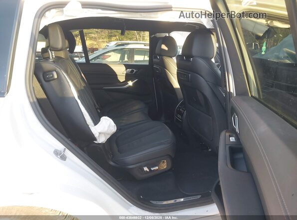 5UXCW2C09N9L11706 2022 BMW X7 White VIN კოდის სტიკერის ხედი
