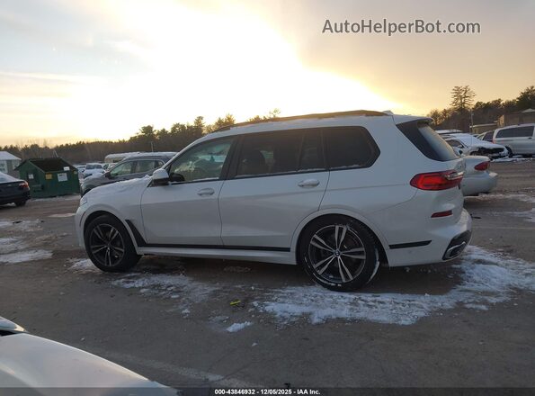 5UXCW2C09N9L11706 2022 BMW X7 White სალონის 360-გრადუსიანი ხედი