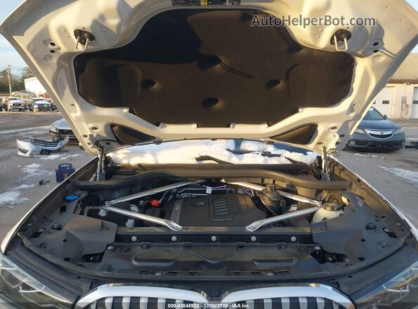 5UXCW2C09N9L11706 2022 BMW X7 White უკანა ხედი