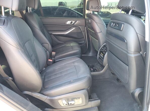 5UXCW2C0XM9F56239 2021 BMW X7 White 