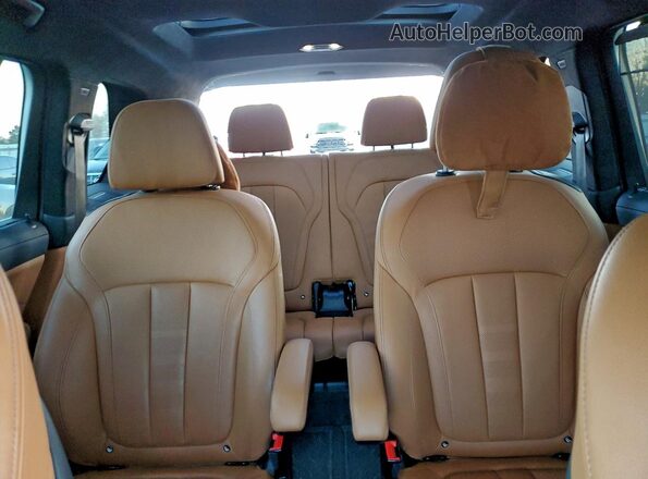 5UXCW2C0XN9J99059 2022 BMW X7 Black Widok tylnych siedzeń