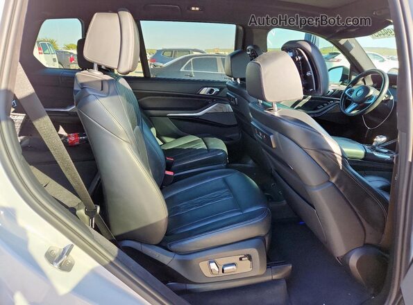 5UXCX4C55KLS36330 2019 BMW X7 White Vista de los asientos traseros
