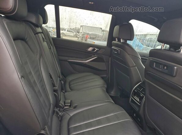 5UXCX6C08L9B07130 2020 BMW X7 White Widok wnętrza z tyłu