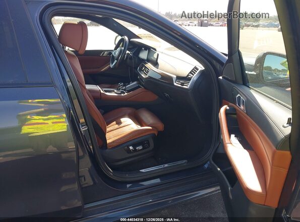 5UXCY6C05N9M69655 2022 BMW X6 Серый Вид салона спереди