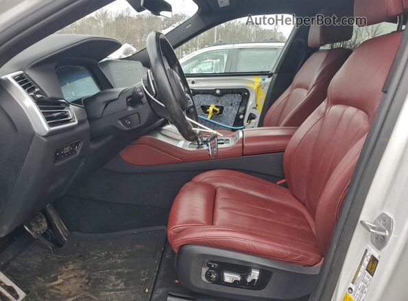 5UXCY6C07M9F84050 2021 BMW X6 Белый Вид салона спереди