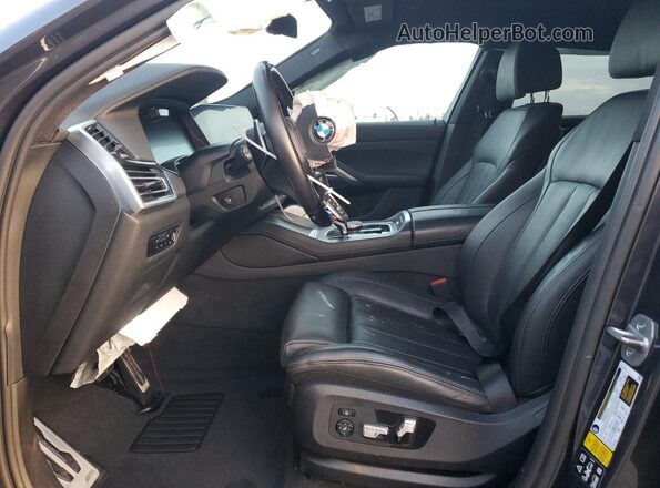 5UXCY6C08N9L93882 2022 BMW X6 Charcoal Вид салону спереду