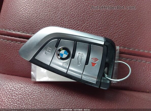 5UXCY6C08N9M30719 2022 BMW X6 Красный Вид панели приборов