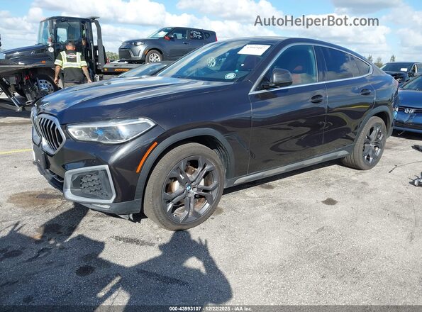 5UXCY6C0XM9E24227 2021 BMW X6 Gray Vista tres cuartos delantera izquierda
