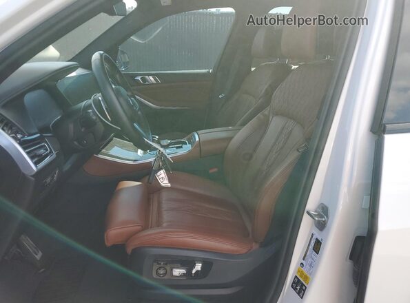 5UXJU4C05P9N55803 2023 BMW X5 White Front interior view