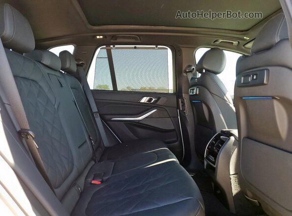 5UXTA6C03P9N69356 2023 BMW X5 White უკანა სალონის ხედი