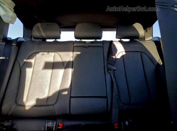 5UXTS1C09M9H15211 2021 BMW X3 Silver Widok tylnych siedzeń