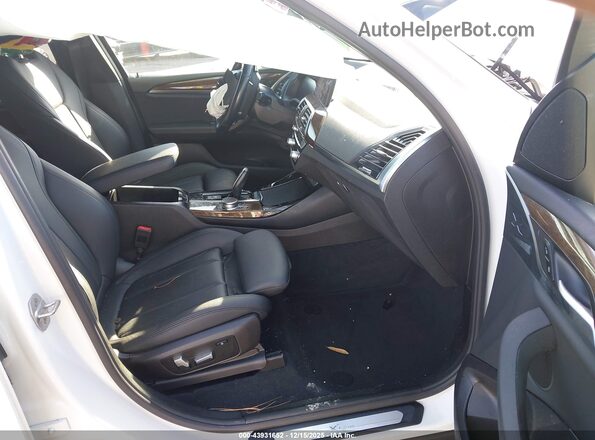 5UXTY3C00LLE55213 2020 BMW X3 Белый Вид салона спереди