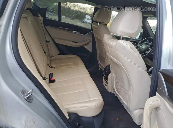 5UXTY3C02LLE55178 2020 BMW X3 Silver Widok wnętrza z tyłu