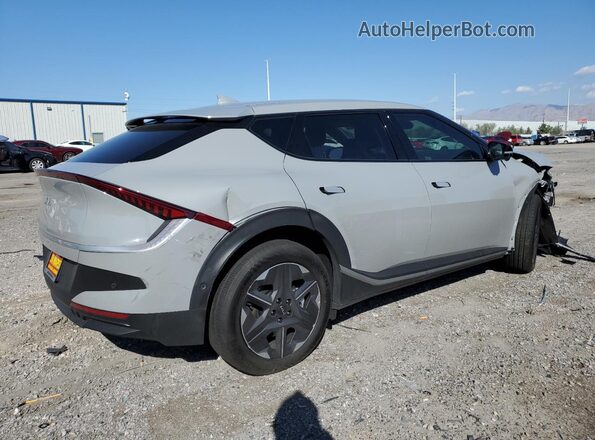 5XYC34JA6SG010239 2025 KIA EV6 Silver Rear right
